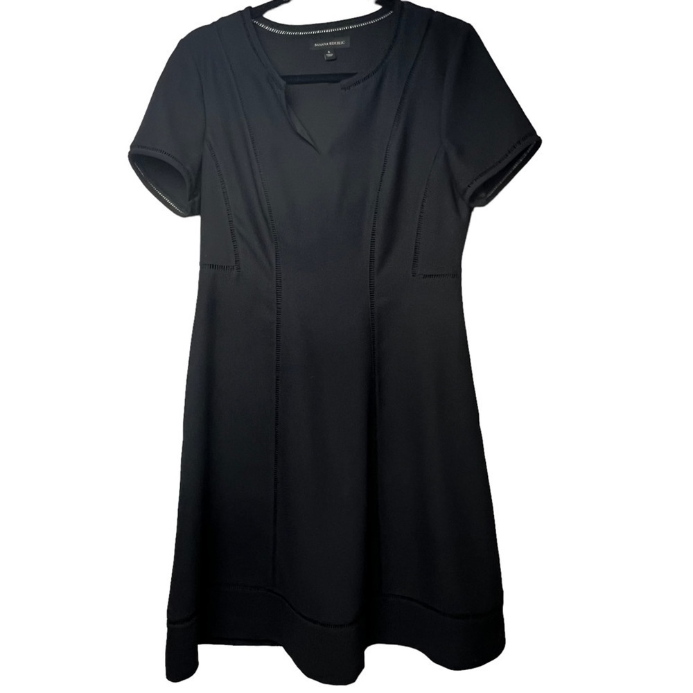Banana Republic Black Lace Trim Short Sleeve V-Neck Classic Shift Dress Sz 6